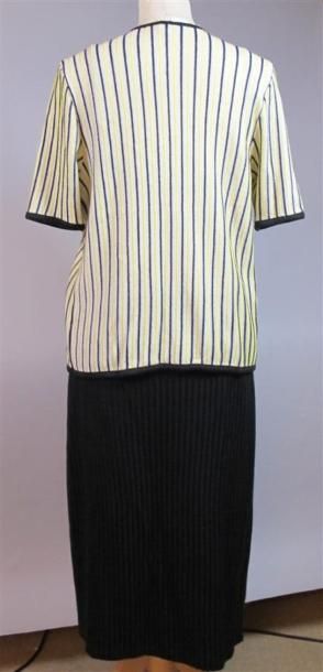 Pierre CARDIN Paris
Ensemble en maille comprenant...