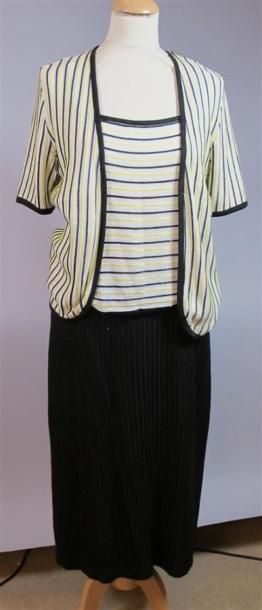 Pierre CARDIN Paris
Ensemble en maille comprenant...