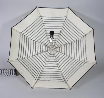 Jean Paul GAULTIER
Parapluie blanc à rayures...