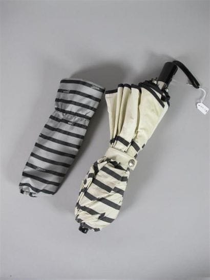 Jean Paul GAULTIER
Parapluie blanc à rayures...