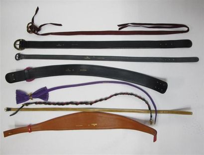 VALENTINO
Lot de huit ceintures :
- Ceinture...