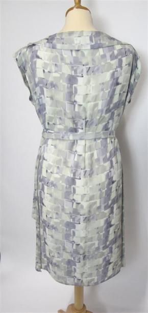 ARMANI Collezioni
Robe grise et vert d'eau...
