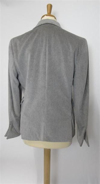 Inès de LA FRESSANGE
Veste en velours gris.
Taille...