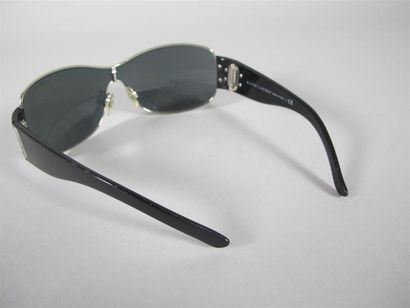 Ralph LAUREN
Lunettes de soleil noires.
(Bon...