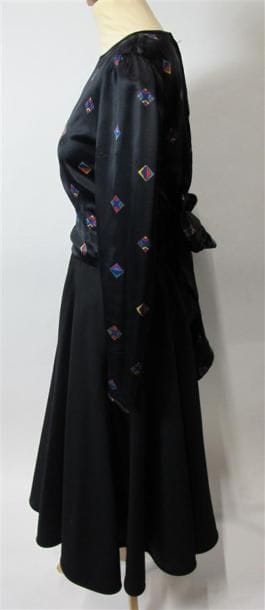 VALENTINO Boutique
Ensemble jupe longue noire...