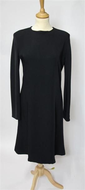 Lot comprenant :
- Robe longue du soir plissée...