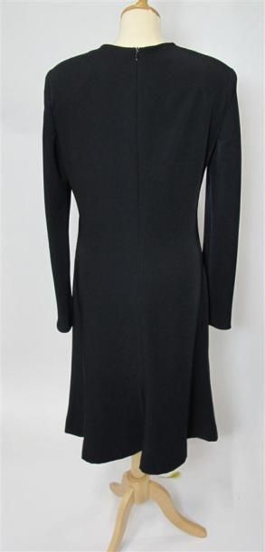 Lot comprenant :
- Robe longue du soir plissée...