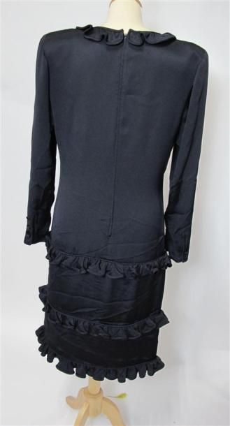 Lot comprenant :
- Robe longue du soir plissée...
