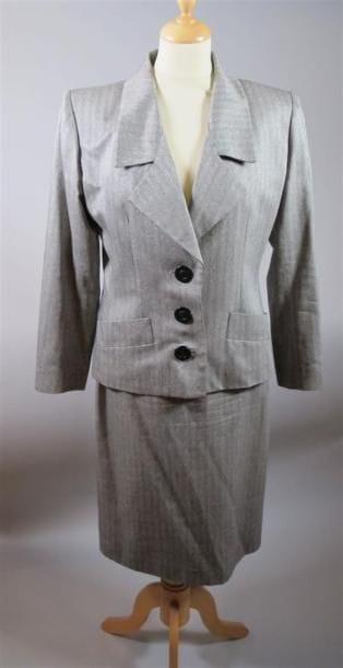 Yves SAINT LAURENT Variation
Tailleur jupe...