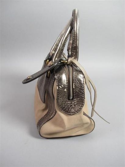 CHLOÉ
Sac à main en cuir irisé argenté et...