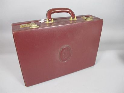 CARTIER Paris
Attaché-case en cuir bordeaux,...