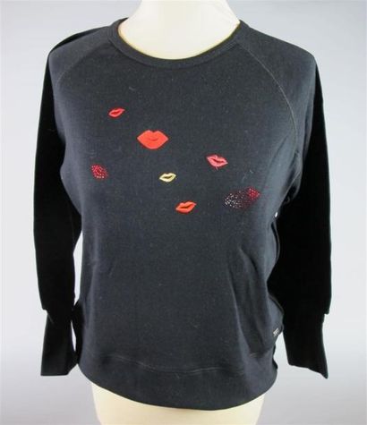 Sonia RYKIEL Paris
Deux sweat-shirts identiques...