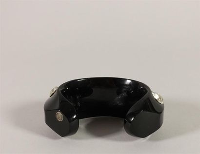Bracelet manchette ouvert en résine noire...