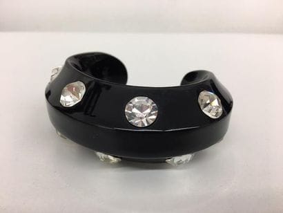 Bracelet manchette ouvert en résine noire...