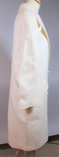 Pierre CARDIN Paris
Manteau en laine écrue,...
