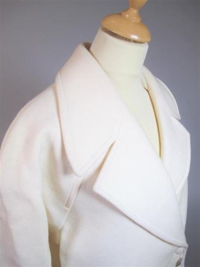 Pierre CARDIN Paris
Manteau en laine écrue,...