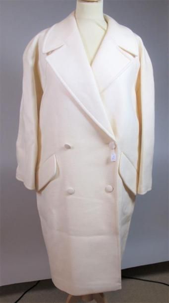Pierre CARDIN Paris
Manteau en laine écrue,...