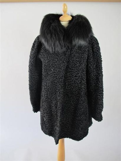 Veste ¾ en astrakan noir, important col en...