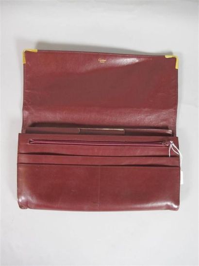 CARTIER Paris
Pochette en cuir bordeaux,...