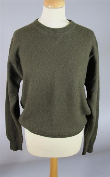 Lot de trois pulls en cachemire blanc, beige...