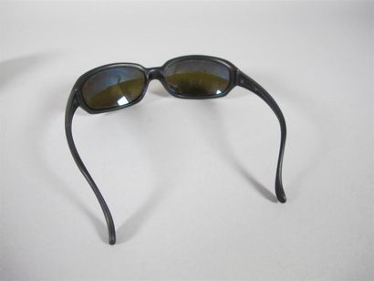 VUARNET
Lunettes de soleil noires.
(Bon état)
Avec...