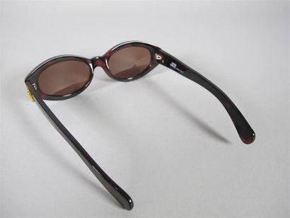 Gianni VERSACE
Lunettes de soleil marrons...