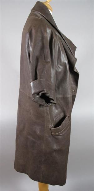 Gérard DAREL
Manteau en cuir marron foncé,...