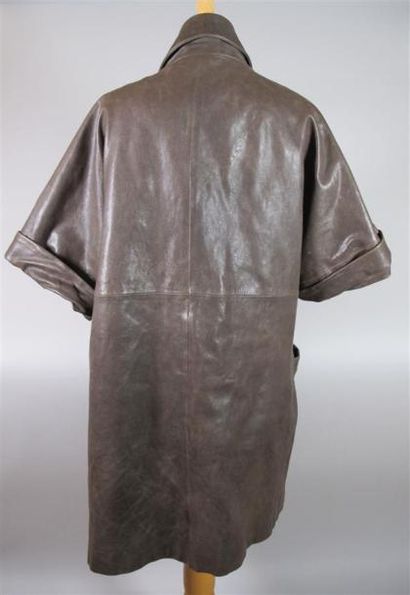 Gérard DAREL
Manteau en cuir marron foncé,...