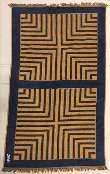 Yves SAINT LAURENT
Lot comprenant quatre...