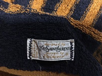 Yves SAINT LAURENT
Lot comprenant quatre...