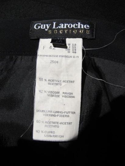 Guy LAROCHE 
Jupe noire.
Taille 42