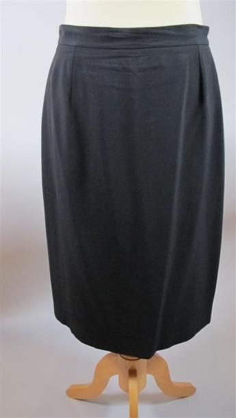 Guy LAROCHE 
Jupe noire.
Taille 42