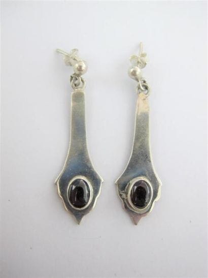 Paire de pendants d'oreilles en argent à...