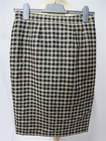 WEILL
Lot comprenant :
- Imperméable. Taille...