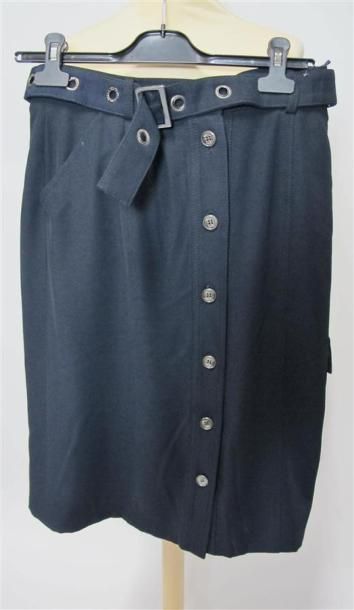 WEILL
Lot comprenant :
- Imperméable. Taille...