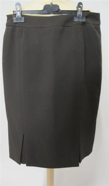 WEILL
Lot comprenant :
- Imperméable. Taille...