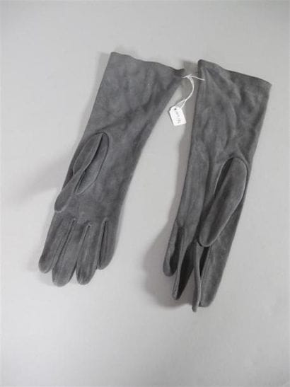 Yves SAINT LAURENT
Paire de gants mi-longs...