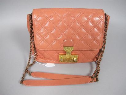 Marc JACOBS
Sac à main en cuir rose à surpiqûres...
