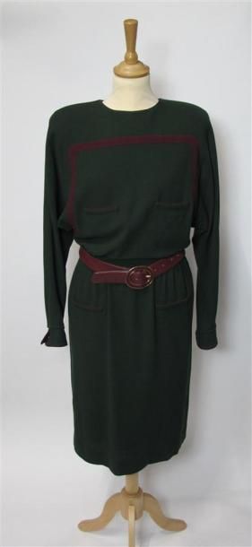 VALENTINO
Lot comprenant :
- Tailleur jupe...