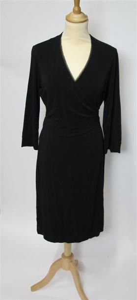 Lot comprenant :
- LAUREL. Robe rouge, manches...