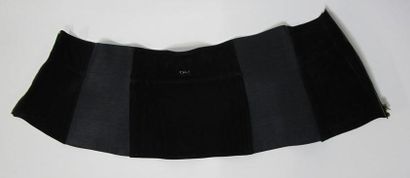 CHLOÉ
Ceinture corset en velours et élastique...