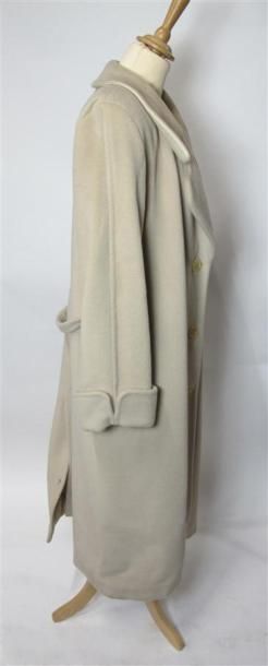 Giorgio ARMANI
Manteau en cachemire de couleur...