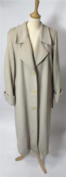 Giorgio ARMANI
Manteau en cachemire de couleur...