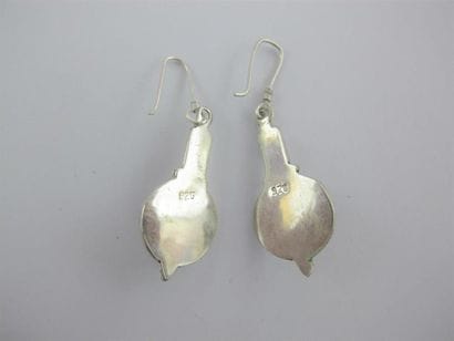 Paire de pendants d'oreilles en argent à...