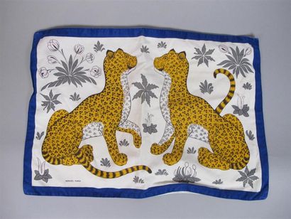 HERMÈS Paris
Housse de coussin en coton à...