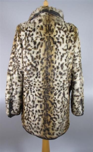 AMERICANRETRO
Veste 3/4 en cuir marron foncé...