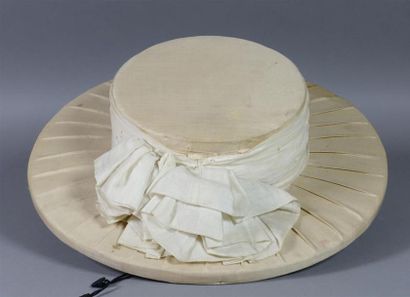 Chapeau d'été de femme en liège recouvert...