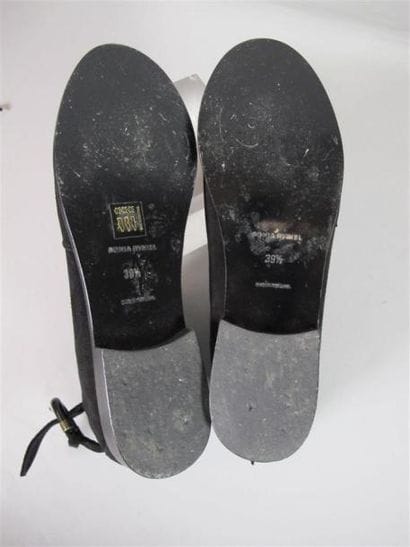 Sonia RYKIEL Paris
Paire de bottines en daim...