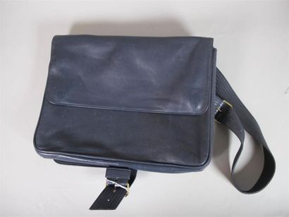 CERRUTI 1881 Paris
Sacoche en cuir bleu marine...