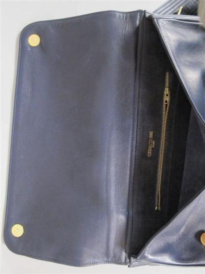 CERRUTI 1881 Paris
Sacoche en cuir bleu marine...